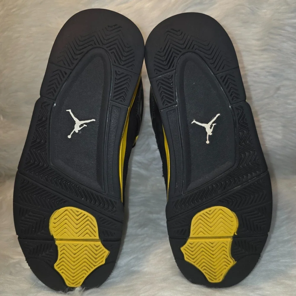 Size 8 - Jordan 4 Retro Mid Thunder